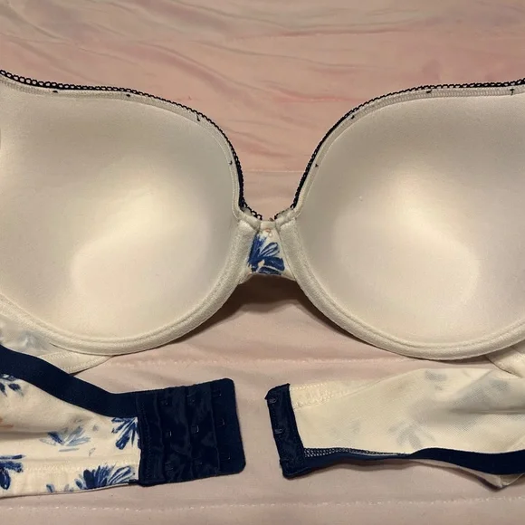 Cacique White and Navy 42C Bra with Floral Design - Picture 4 of 4